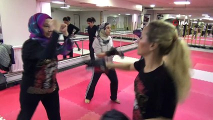 Kadınlar şiddetten korunmak için kick boks öğreniyor