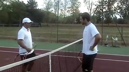 Tennis - Un tennisman qui s'énerve sur le court ça peut donner ça !