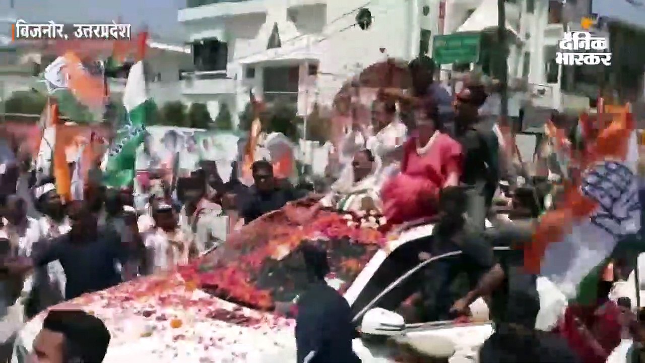 प्रियंका गांधी का रोड शो शुरू
