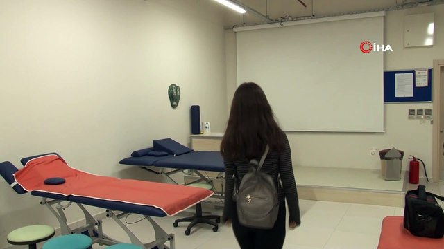 Doğuş Üniversitesi Fizyoterapi Bölümü Öğr. Üyesi Nahide Koçer: “Bacak bacak üstüne atmak duruş bozukluğuna neden oluyor”