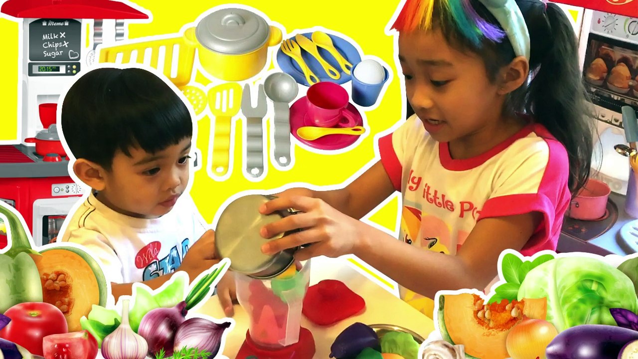 TOY KITCHEN SET | PLAYING WITH MY KITCHEN TOY SET