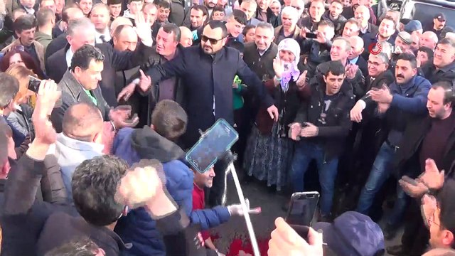 Ardahan Belediye Başkanı Faruk Demir mazbatasını aldı