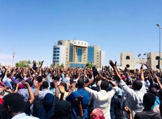 Sudan'da Cumhurbaşkanının İstifası İsteniyor