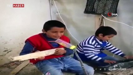 Tahta parçasından saz, biberondan mikrofon yaptılar