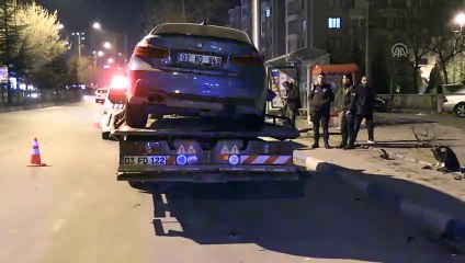 Otomobilin durakta bekleyenlere çarpması güvenlik kamerasında - AFYONKARAHİSAR