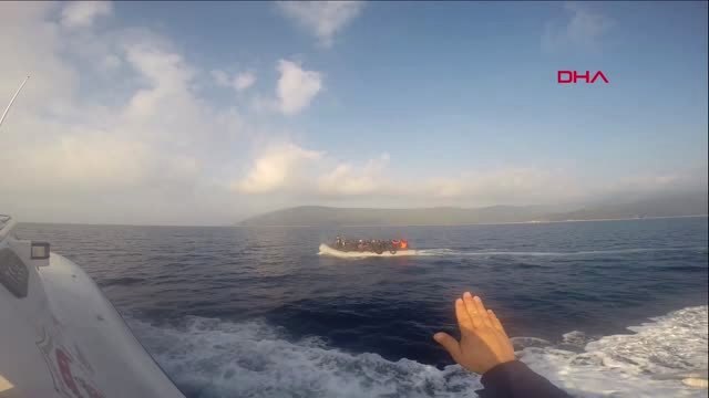 İzmir Urla Açıklarında 60 Kaçak Göçmen Yakalandı