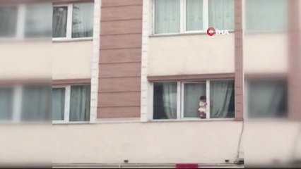 Penceredeki Bebek Yürekleri Ağza Getirdi