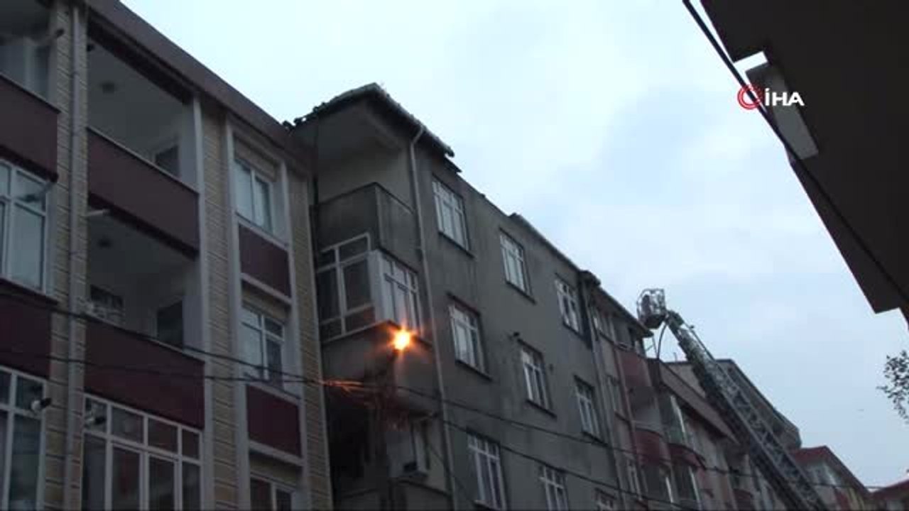 Esenyurt'ta Korkutan Çatı Yangını