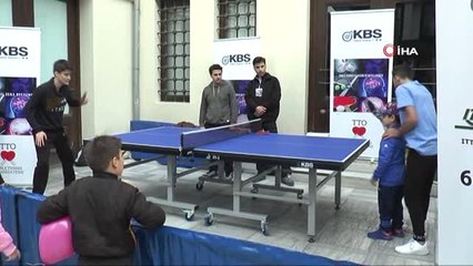 Kadıköy'de 7'den 70'e Vatandaşlar Masa Tenisi Oynadı