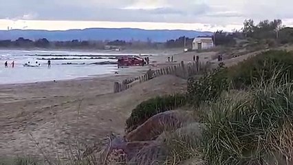 AGDE - Un petit avion, en difficulté, tente un amerrissage et se retourne