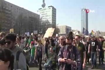 Berlin'de Artan Kiralar Protesto Edildi
