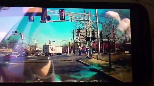 Ce conducteur sauve une mamie bloquée sur la voie ferrée