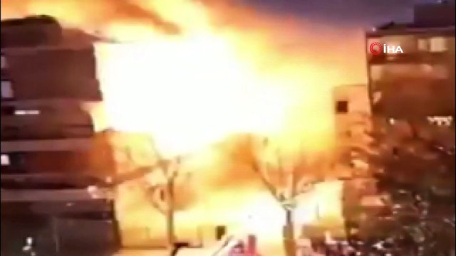 - Fransa’nın başkenti Paris'te bir binada şiddetli patlama meydana geldi. Olay yerine çok sayıda itfaiye, polis ve sağlık ekibi sevk edildi. Patlama sonrası gelen ilk bilgilere göre yaralıların olduğu bildirildi.