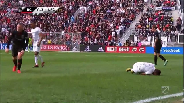 Wayne Rooney direct red card for a horror tackle vs LAFC!