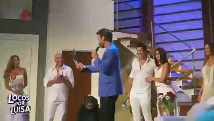 Pedro le entrega el premio Carlos al Mérito Artístico a Fredy - 05 de Febrero