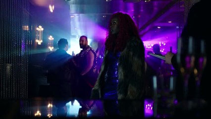 Starfire revela su poder - Titans