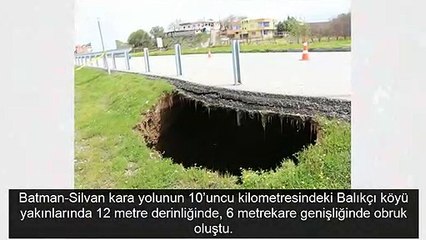 Görenler şaşkına döndü! Yol kenarında dev obruk oluştu