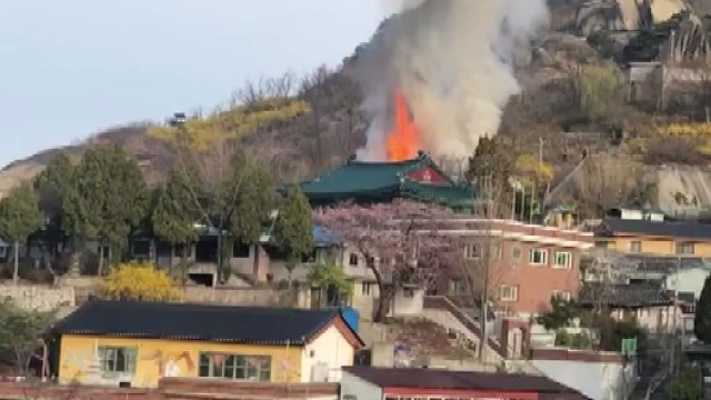 서울 무악동 인왕사 화재...1시간 반 만에 진화 / YTN