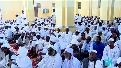 Sudanese protesters clash with security forces outside Bashir's compound