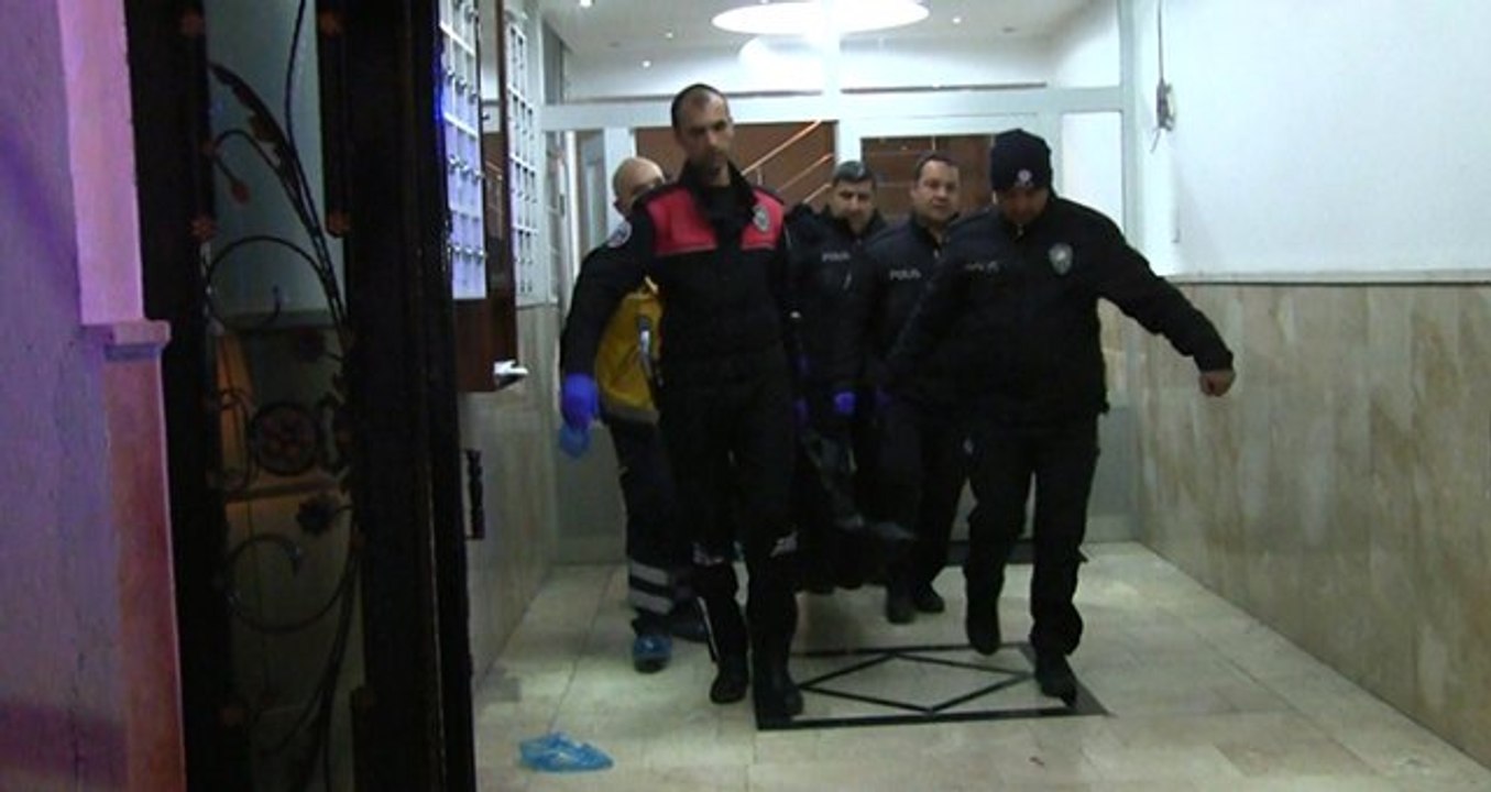 Gözü Dönmüş Zanlı, Kız Kardeşini Öldürüp Anne ve Babasını Yaraladı