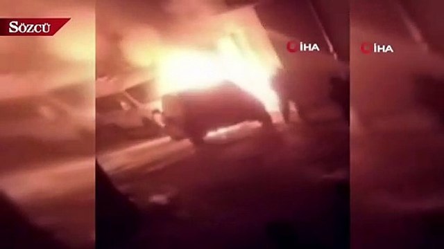 Yanan otomobile mahalle sakinleri hortumla müdahale etti