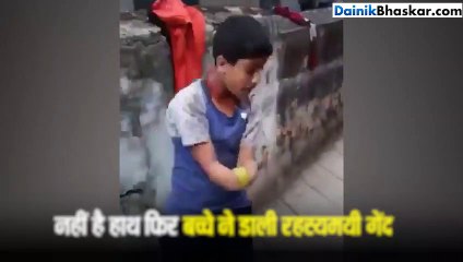 एक दिव्यांग बच्चे ने की शानदार गेंदबाजी