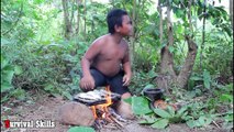 Survival Skills - Coocking Fish On A Rock In Wild - Eating Delicious