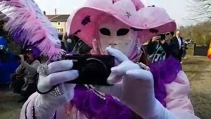 Mont-Saint-Martin : les Vénitiens  prennent la pause  pour le concours  de la meilleure  photo