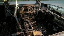 Carro fica destruído após pegar fogo no Bairro Bela Vista