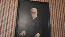 La huella en piedra del exilio de Victor Hugo