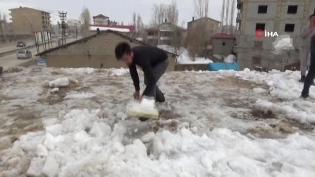 Nisan Ayında Vatandaşların Kar Mesaisi