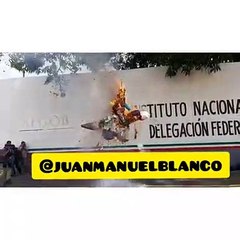 Queman piñatas de Trump y AMLO en Chiapas