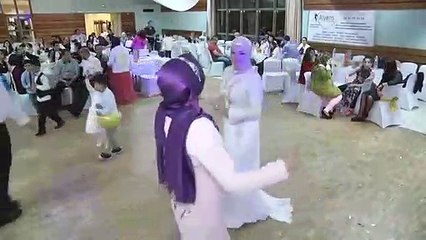 Çok Güzel Erik Dalı Oynayan Ablalar