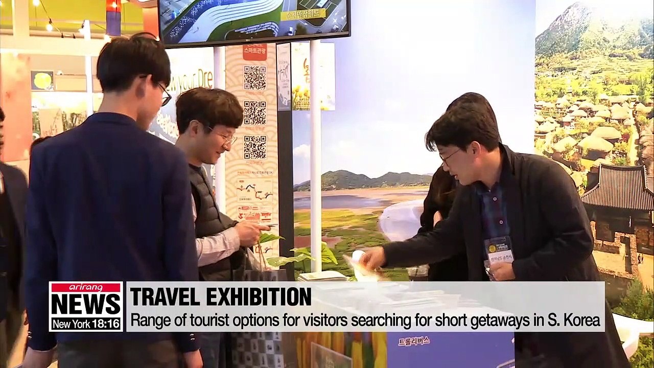 Foreign students promoting tours to S. Korea in Seoul for travel exhibition