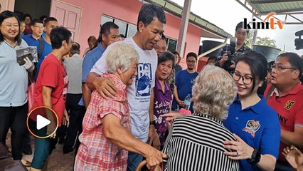 Mohamad Hasan periksa tekanan darah