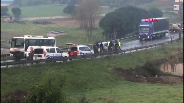 Otomobil, Yolcu Servis Minibüsüyle Çarpıştı 4'ü Ağır 6 Yaralı