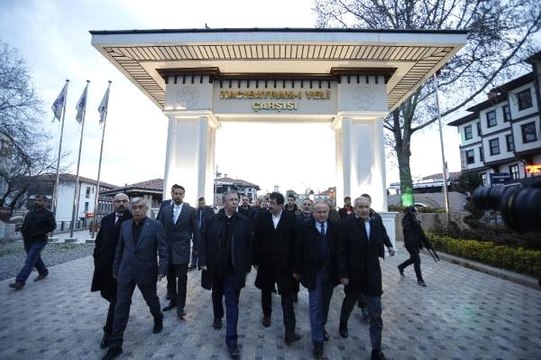 Mansur Yavaş, Sabah Namazını Hacı Bayram Veli Camii'nde Kıldı