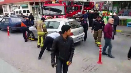 Avcılar'da yangına giden itfaiye ekiplerinin hatalı parklama ile mücadelesi