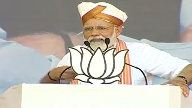 ‘They say ‘chowkidar chor hai’ but look where money is found’: PM Modi over IT raids | Oneindia News