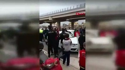 Göztepe'de futbolcular ile taraftarlar arasında kavga çıktı