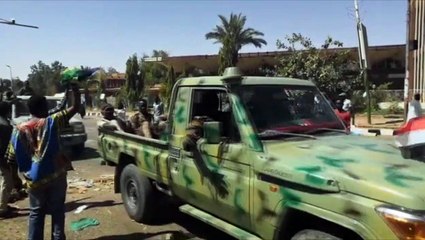 تواصل الاعتصام أمام مقر القيادة العامة وسط انتشار للجيش السوداني