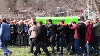 Cenaze Cemaati Köye Sığmadı