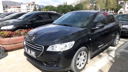 Makam kapısını söktüren başkan, müdürlerin araçlarını toplattı