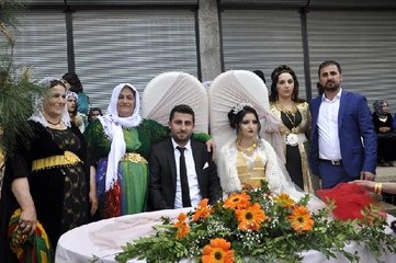 Batman'daki Aşiret Düğününde, Geline 1 Kilo Altın Takıldı