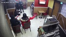 Une bagarre extrêmement violente éclate dans un fast-food