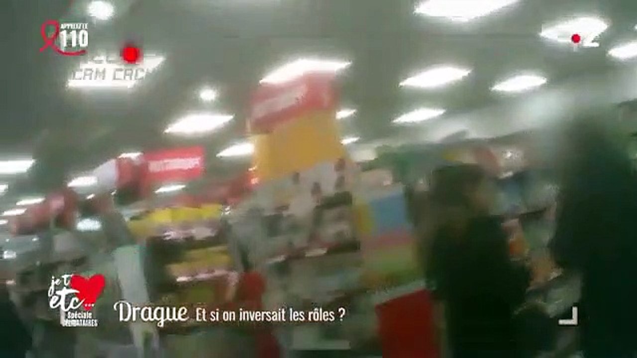 Une chroniqueuse de "Je t'aime etc'" sur France 2 drague lourdement des hommes - Découvrez leurs réactions - VIDEO