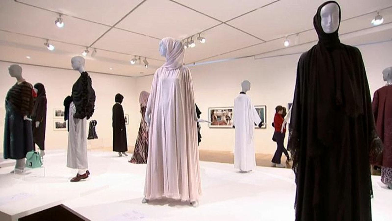 Francoforte: una mostra sulla moda islamica tra polemiche e messaggi di odio