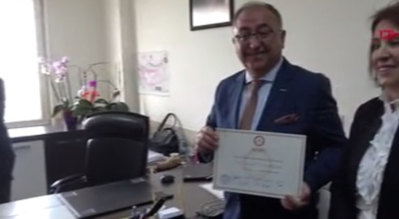 CHP'li başkan balkondan "itirazım var" şarkısını dinletti