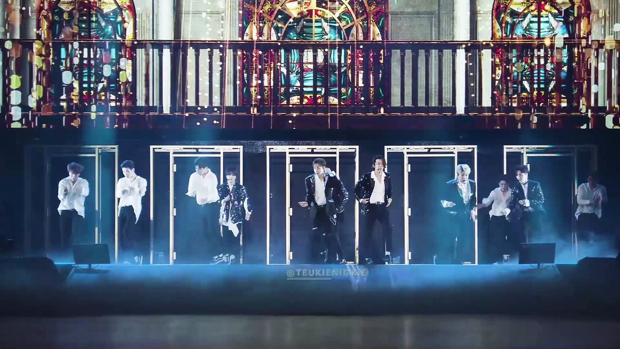 SUPER JUNIOR - BLACK SUIT + SCENE STEALER