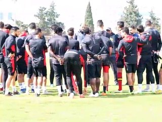 Descargar video: صور الحصة التدريبية للفريق عشية اليوم بالحديقة ب Espérance Sportive de Tunis 01